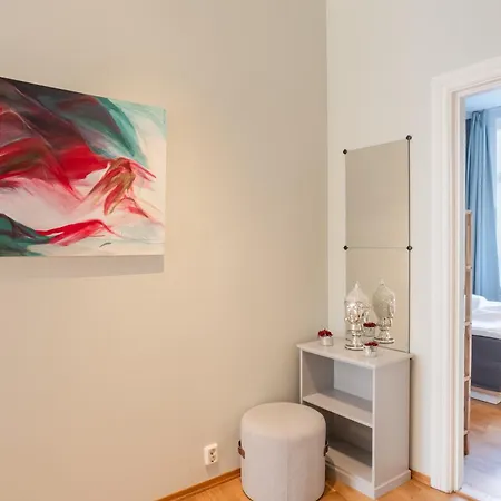 דירה Roomsly - Prime Location And Modern Comfort *