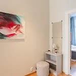 דירה Roomsly - Prime Location And Modern Comfort *