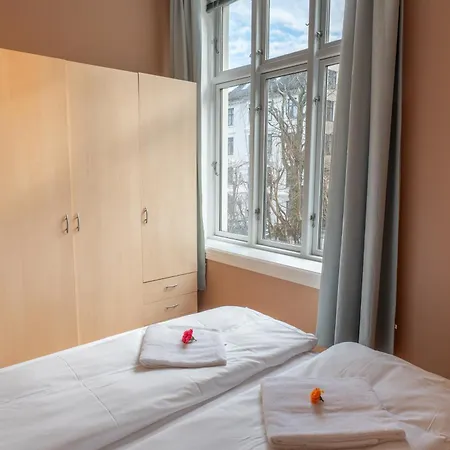 Apartment Roomsly - Prime Location And Modern Comfort Bergen