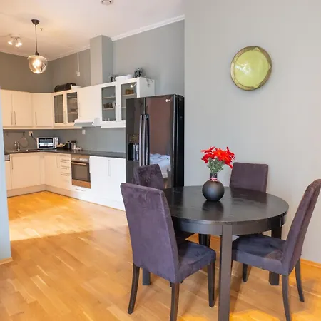 Apartment Roomsly - Prime Location And Modern Comfort