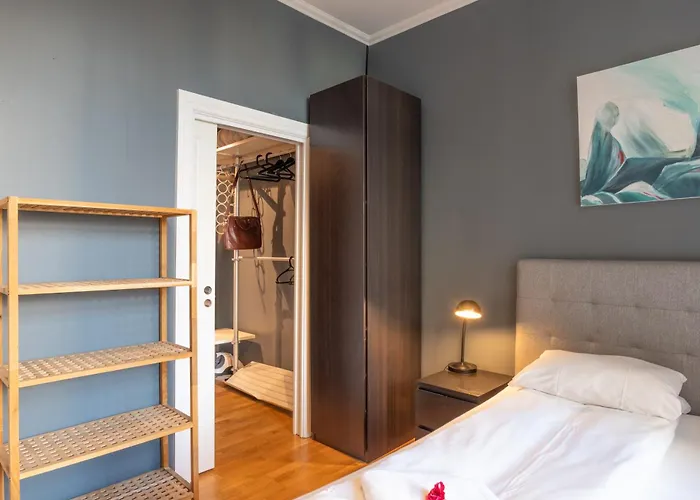 아파트 Roomsly - Prime Location And Modern Comfort *