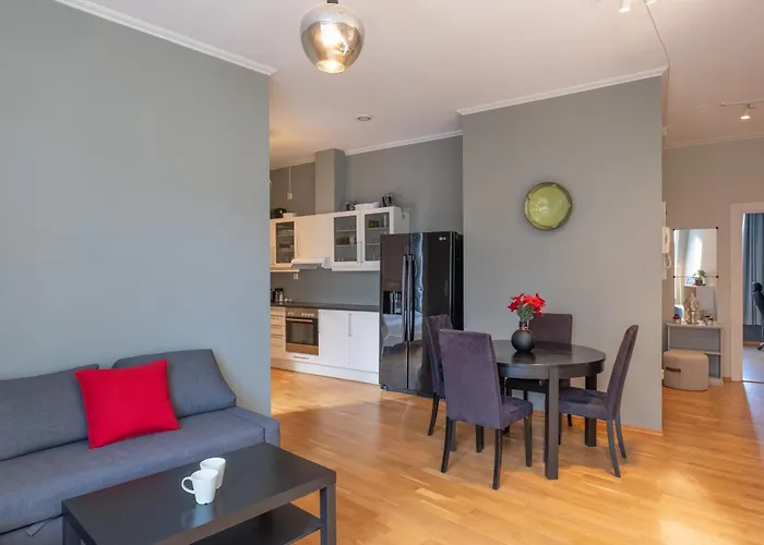 Roomsly - Prime Location And Modern Comfort Apartman