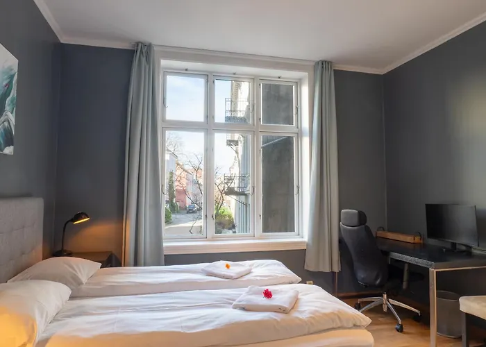 Roomsly - Prime Location And Modern Comfort Apartman *