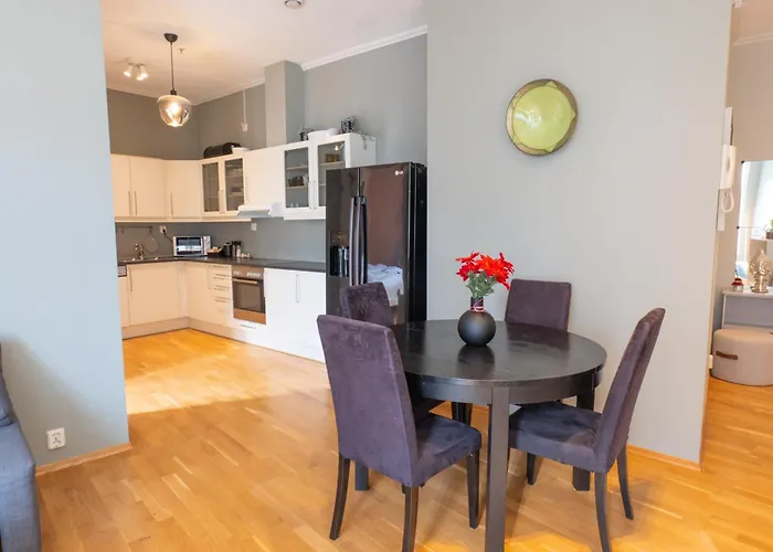 Apartman Roomsly - Prime Location And Modern Comfort