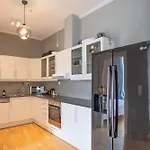 Apartamento Roomsly - Prime Location And Modern Comfort