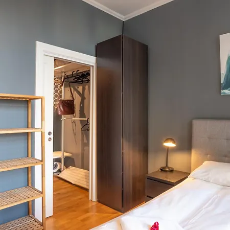 דירה Roomsly - Prime Location And Modern Comfort *