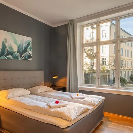 Апартаменты Roomsly - Prime Location And Modern Comfort *